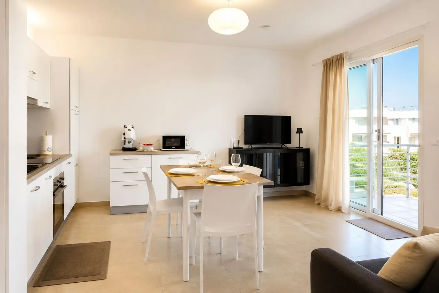 Casa Letizia — soggiorno open space al primo piano, Marzamemi