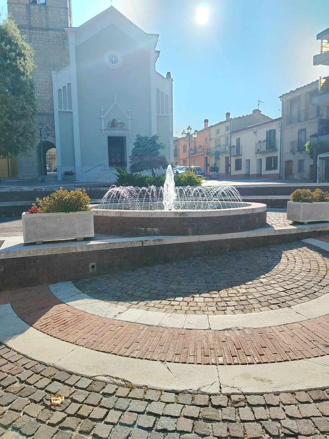 Casa della Pace — piazza del borgo di Roccaspinalveti, Abruzzo